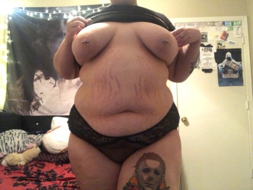 fatalienspacebabe420:whorrorable:In luv with my big hipsI...