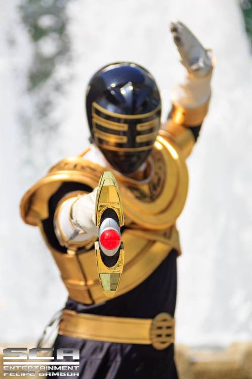 tokucosplay:Zeo Gold / KingRanger cosplayed by bigtrent07.