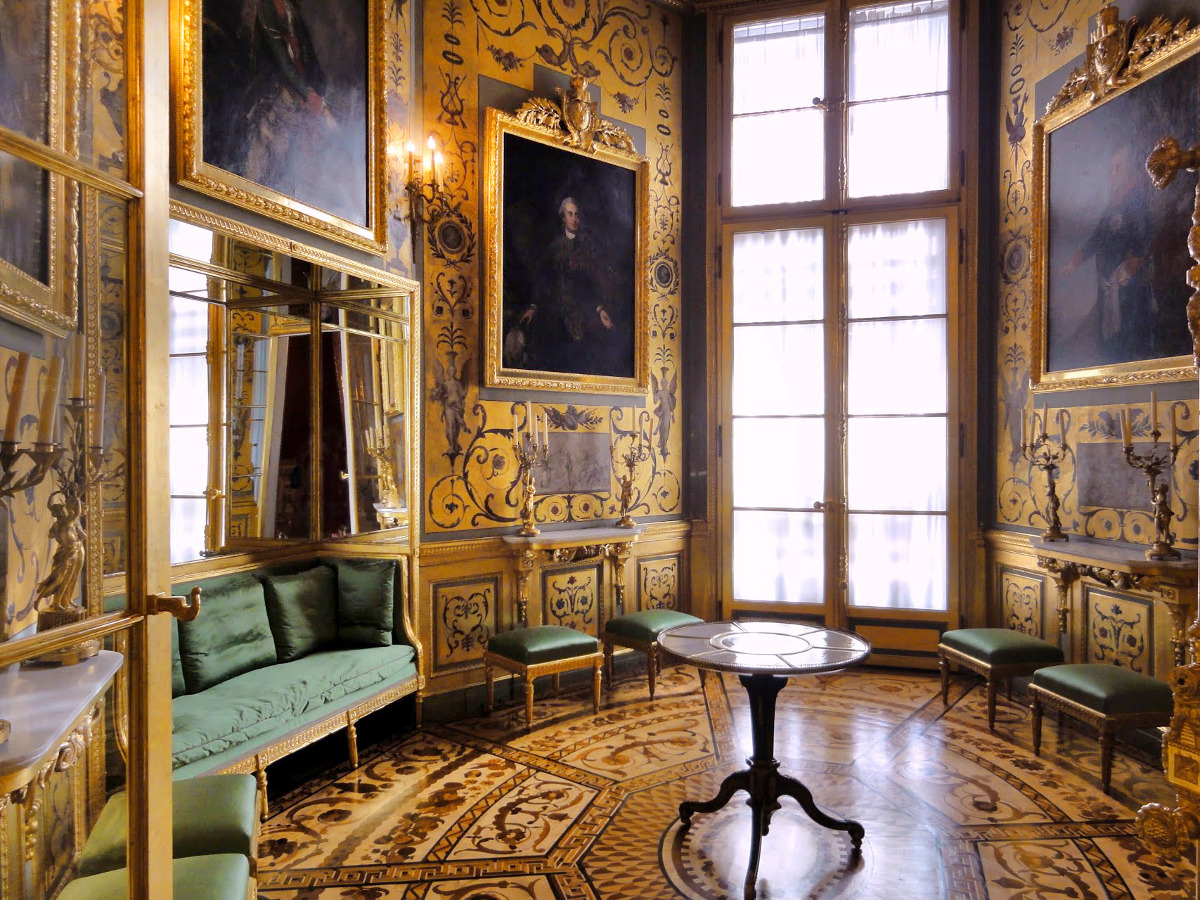 Interiors Of The Royal Castle In Warsaw, Poland. - Lamus Dworski