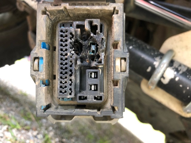 Unplugging Rubicon e-disco sway bar wires | Jeep Wrangler Forum