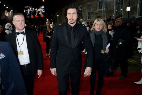 reylorianlovechild:Adam arriving like a boss on the red carpet...