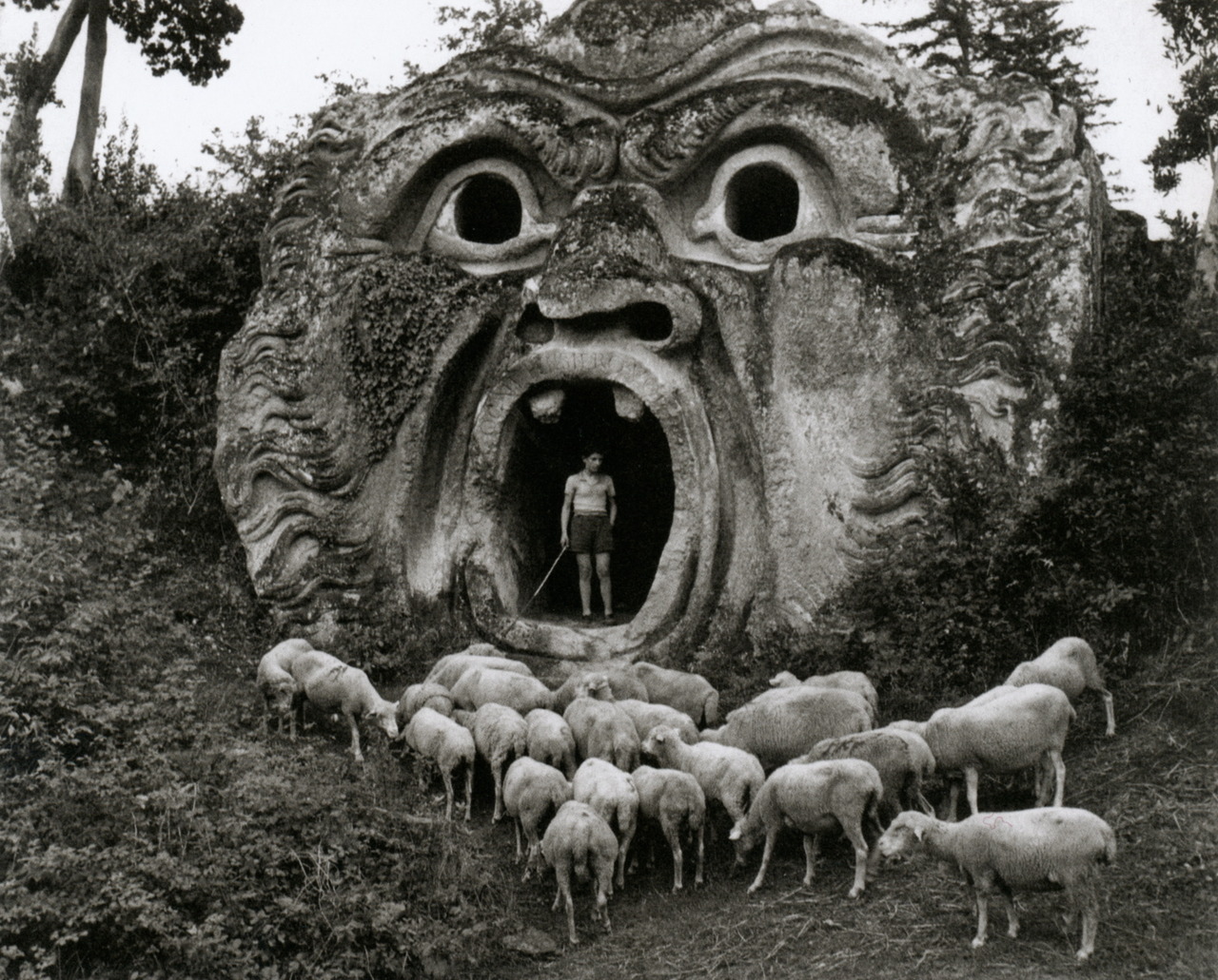 flammessombres:
“ Herbert List - Grotesque Figure, Park of Palazzo Orsini, Bomarzo, Italy (1952)
”