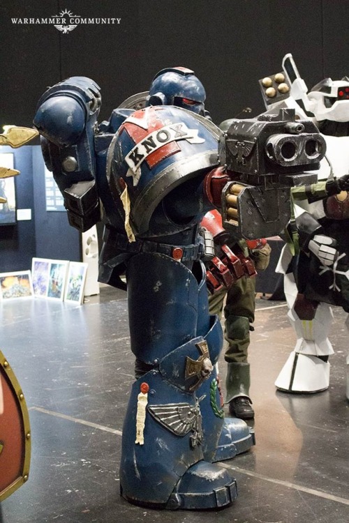 a-40k-author:Cosplayers at Warhammer Fest.