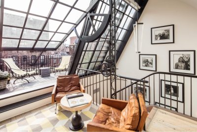 A sitting area leading out onto the balcony of a townhouse in New York [1553×1045]