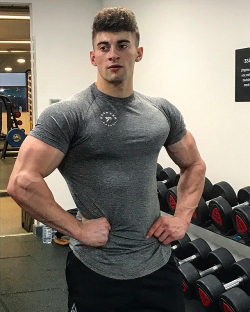 Chris Pazienti Looking Like An Absolute Beast After Blasting Arm Day Chris Pazienti Looking Like An Absolute Beast After Blasting Arm Day