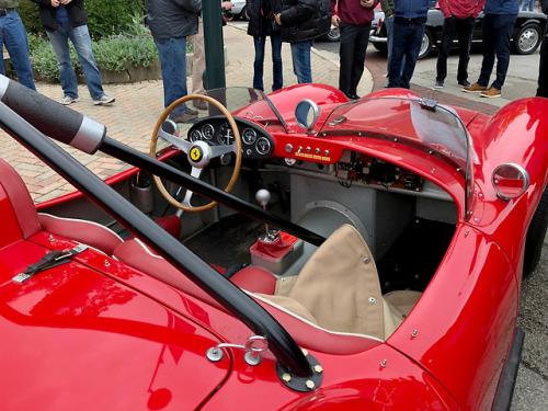 mjl-aus:rosspetersen:1958 Ferrari 250 Testa Rossa at Fuelfed...