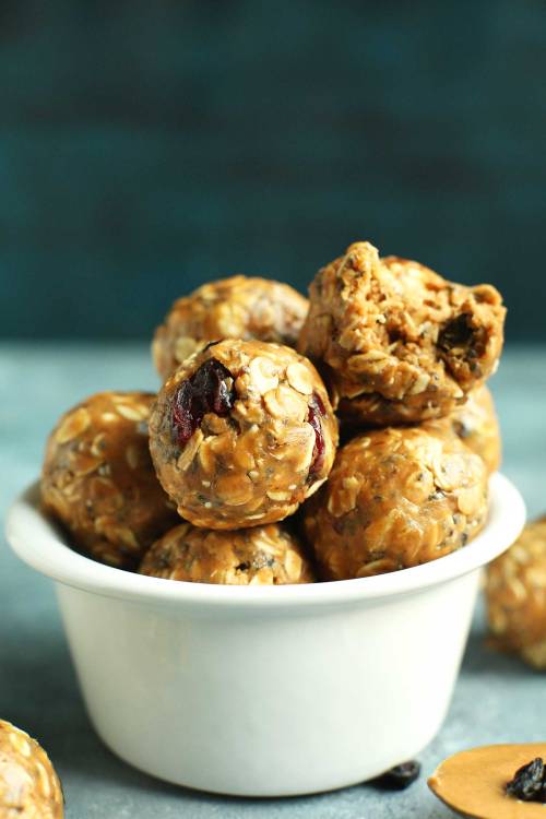 sweetoothgirl:NO-BAKE PB & J ENERGY BITES