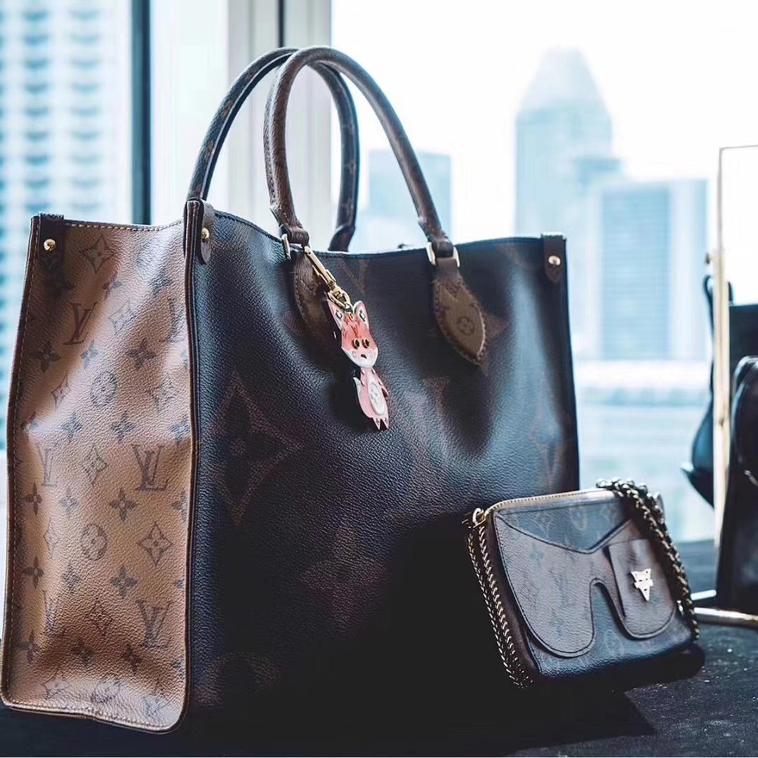 louis vuitton bag shopper — Louis Vuitton Wild Animal Twist MM Bag M52046...