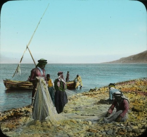 tanyushenka:Fishermen mending nets (undated)