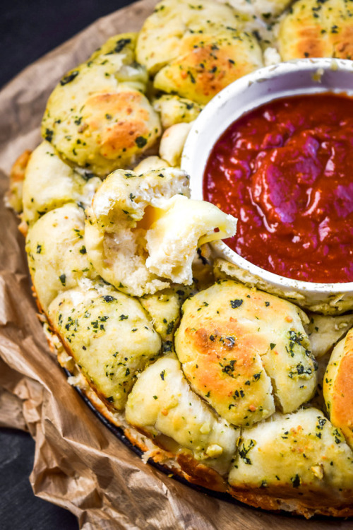 daily-deliciousness:Mozzarella stuffed pesto pizza monkey bread