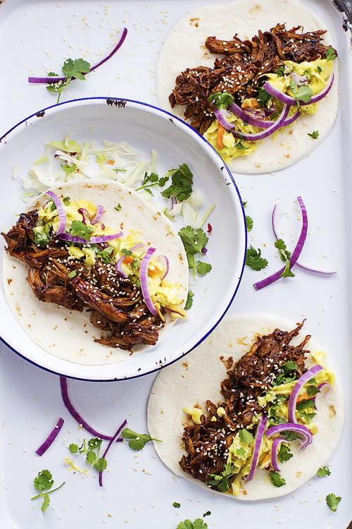 boozybakerr:Slow Cooker Korean BBQ Pork Tacos