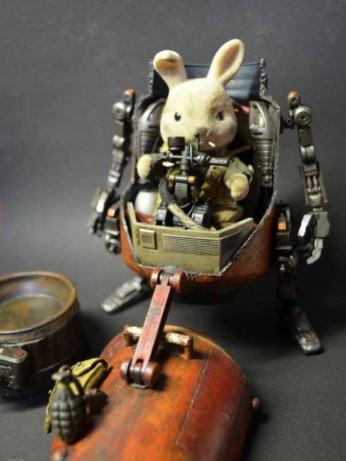 theinturnetexplorer:Dude turns little bunny toy into a battle...