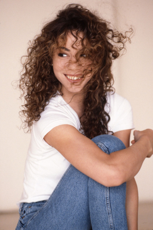 festivemomentspow:Mariah Carey, 1990