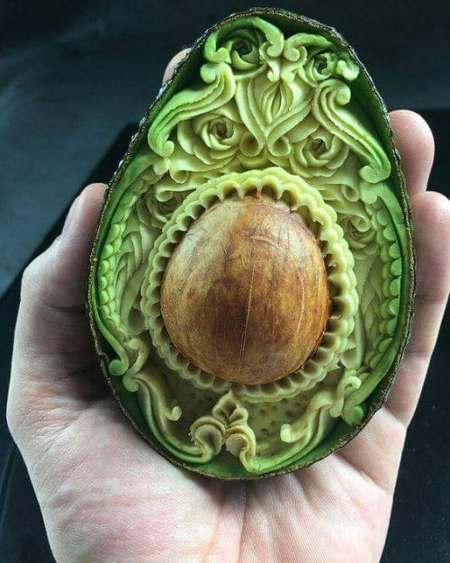 bedenehapsedilenruhlar:Avocado artInstagram: @artwoonz