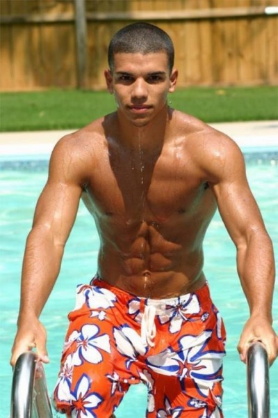 Damn! I wish I were at the pool with him… He’s hot!