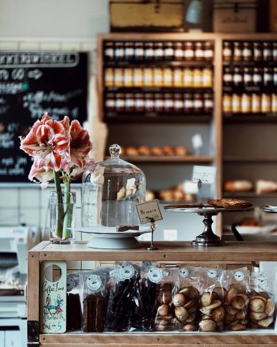 KÃ©ptalÃ¡lat a kÃ¶vetkezÅ‘re: â€žcozy cake shop aestheticâ€