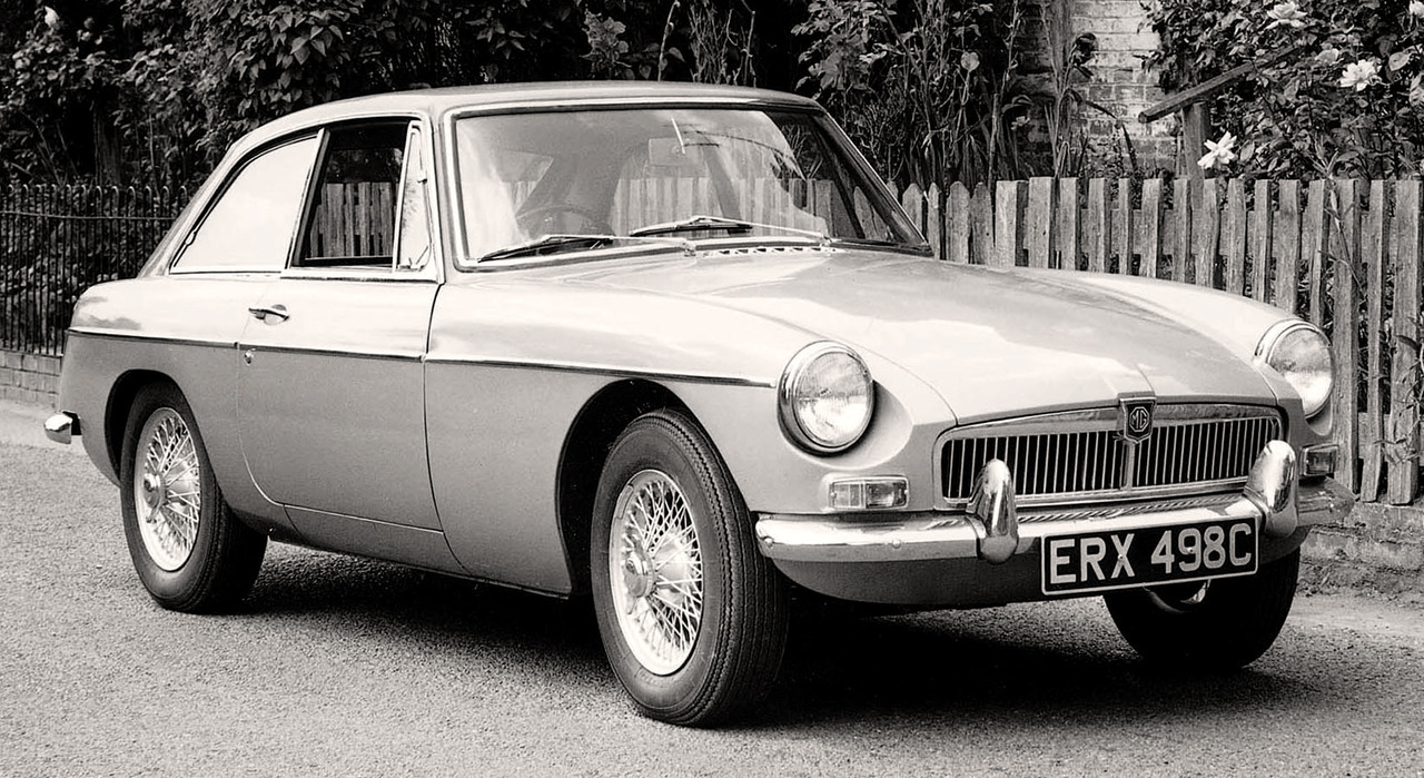 carsthatnevermadeitetc mg mgb gt 1965 the hardtop version of the mgb carsthatnevermadeitetc