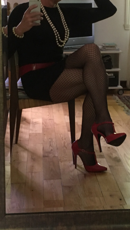 neil4heels:yayola50:Black and red. I feel great. Love my new...