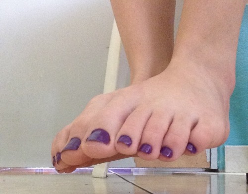 princess-olivia:My feet are US size 6 for those who are always...