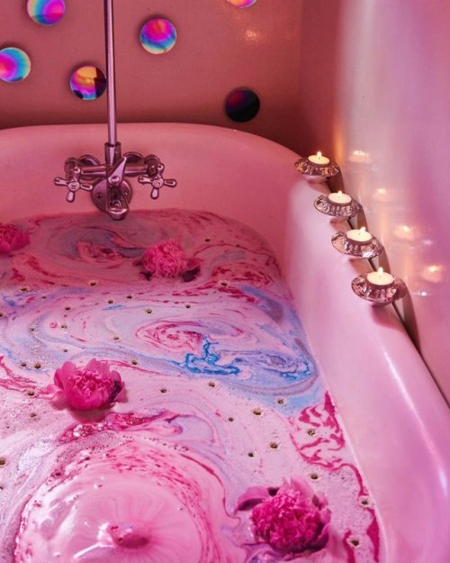 pinkypromiseinpastel:Princess Bath 