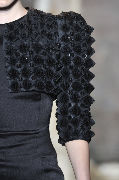 notordinaryfashion:Mary Katrantzou - Details