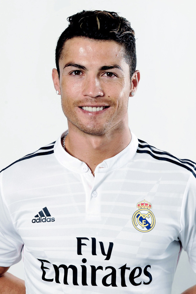 1Evka7m (Cristiano Ronaldo’s Real Madrid Official Portrait...)