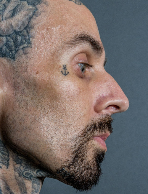 celebritycloseup:travis barker