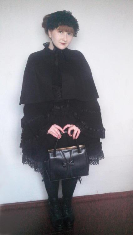 nounaimoruhine:Skirt: btssbHeaddress, cape: handmadeBag: vintage...