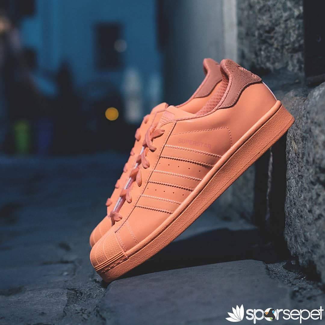 1 Adidas Superstar İle 5 Kombin 1 Adidas Superstar İle 5 Kombin