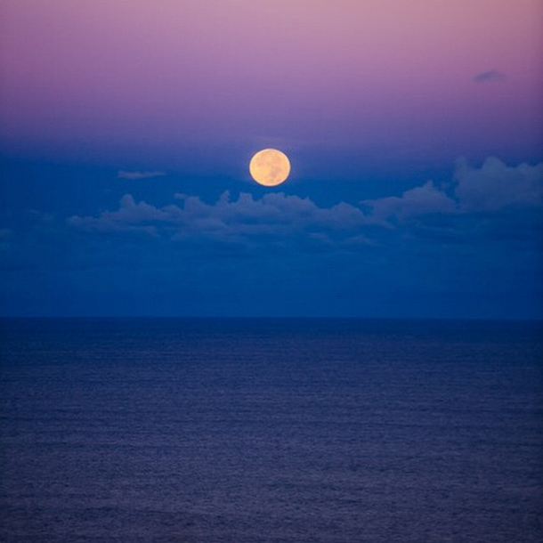 Full moon at Sunset Beach. photo: Russo - Vans Surf