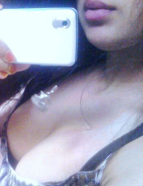 indianpakibabes:slim hot pakistani babe part 6/8Hi