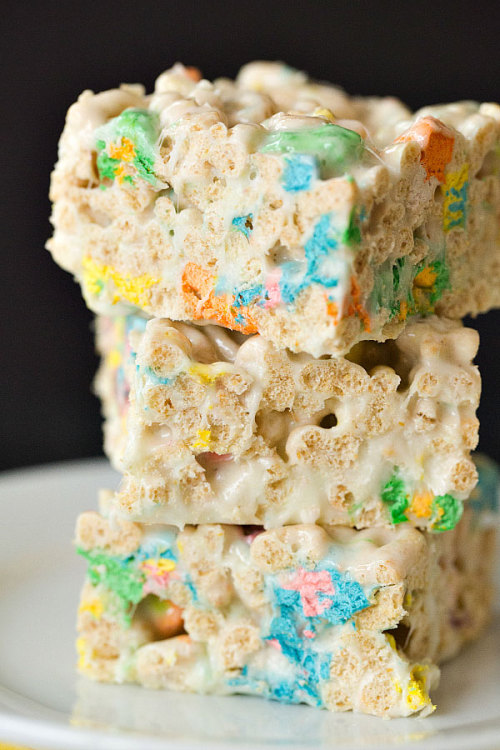 thetastycravings:Lucky Charms Marshmallow TreatsIngredients:...