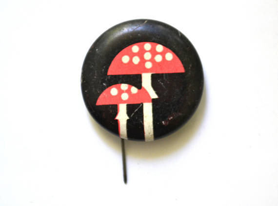 Vintage mushroom pinback button
Listed on Etsy: https://www.etsy.com/sovietpostcards/listing/526249408/