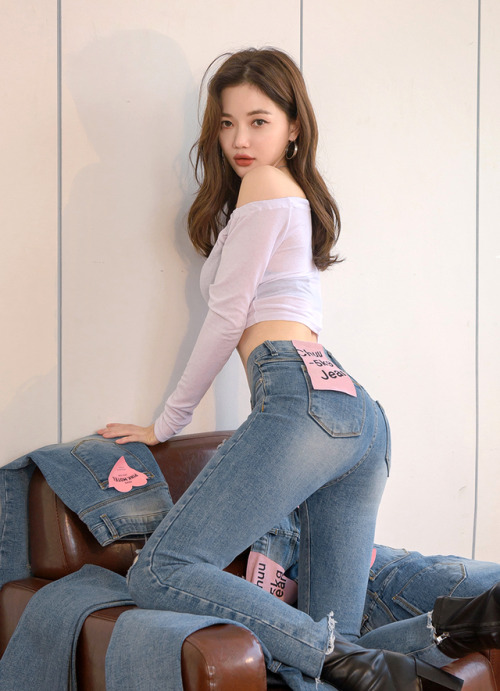 korean-dreams-girls:Sung Kyung - April 19, 2018 Set