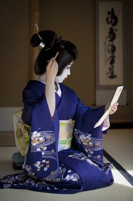 thekimonogallery:Geisha.  Japan.  Photographer unknown