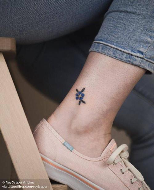 By Rey Jasper Andres, done in Auckland. http://ttoo.co/p/33506 ankle;facebook;flower;forget me not;micro;nature;reyjasper;twitter;watercolor
