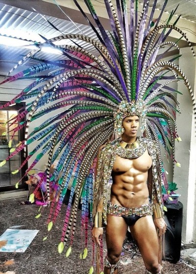 maennlicher-karneval-nackt-beute-indische-maedchen-nackt