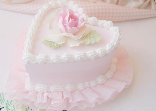 nigai:Faux Heart cake with Pink Rose (by Rhea)