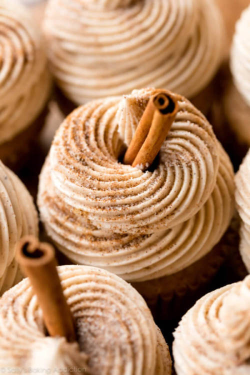 sweetoothgirl:Chai Latte Cupcakes