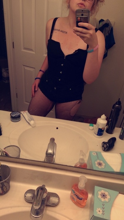 kinkytransandconfident:I’ve been off for a while but hey I got...