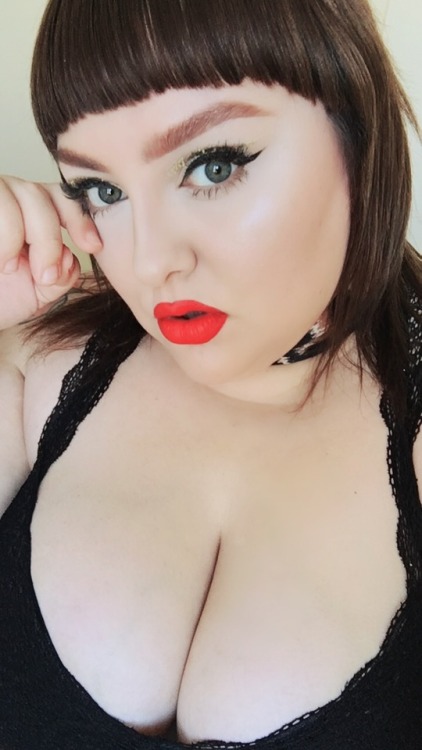 goth–thicc:my face is up here :)Goddess 