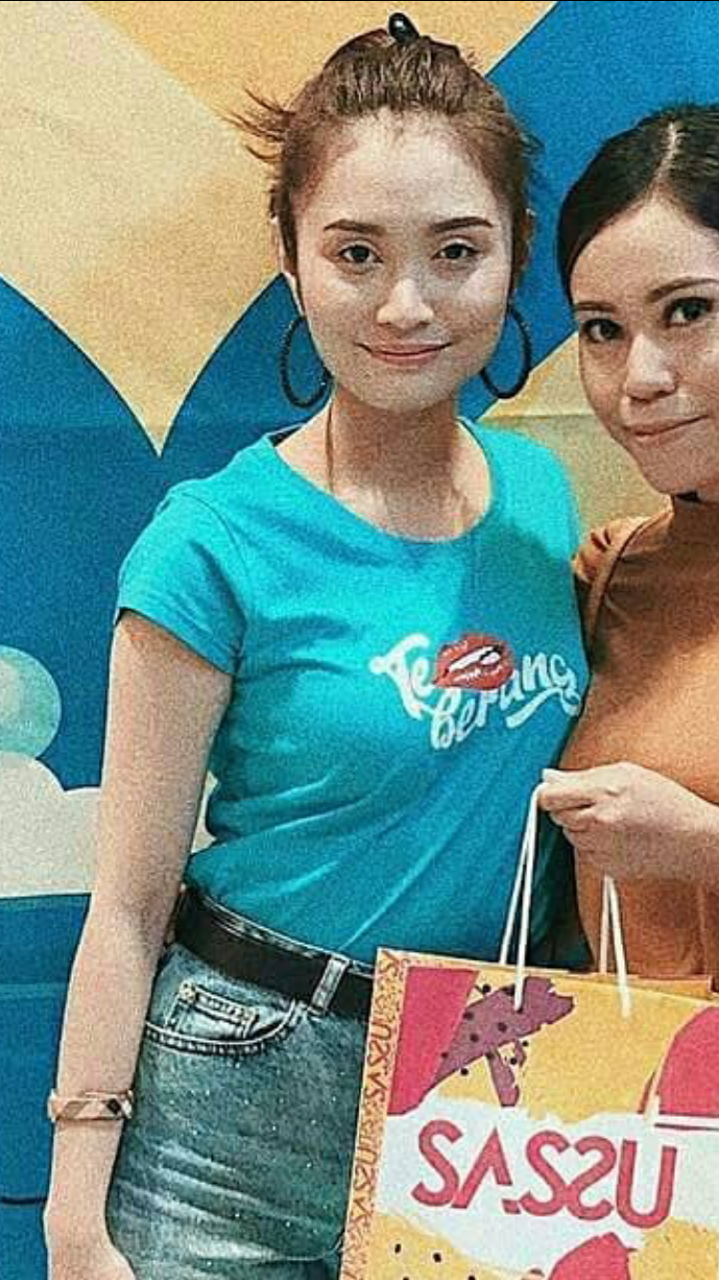 Artis Fantasi Ku — Perhati je tetek Ayda Jebat ni memang 