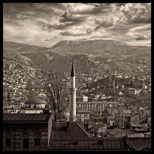 historicaltimes:View of Sarajevo’s old town from Logavina...