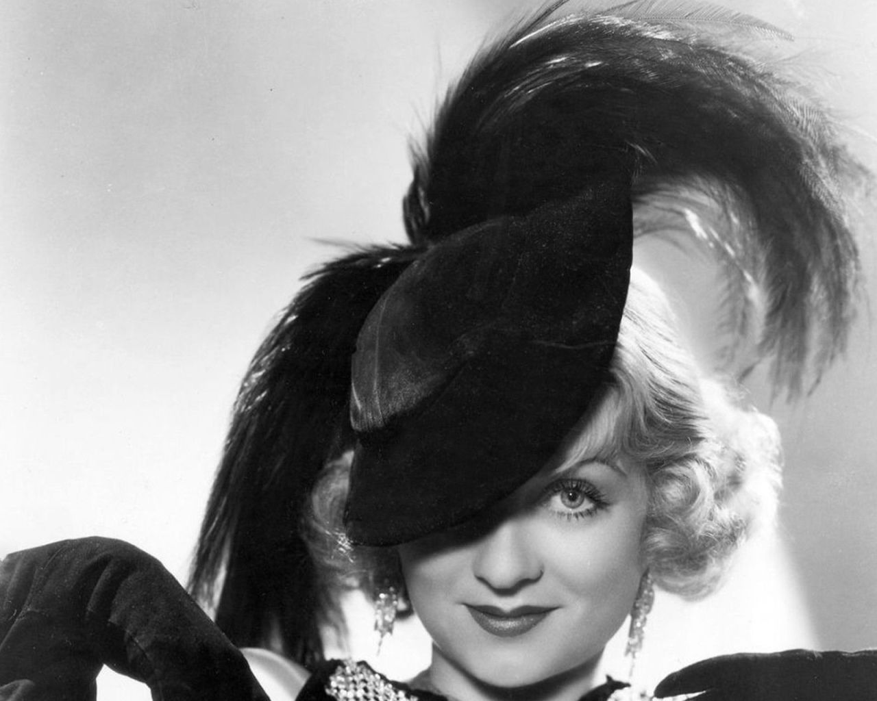 Beauty Never Dies — Constance Bennett - Moulin Rouge (1934)