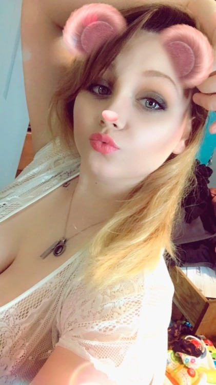 loveyourselfbeforelovingme:Playing with Snapchat againSc:...