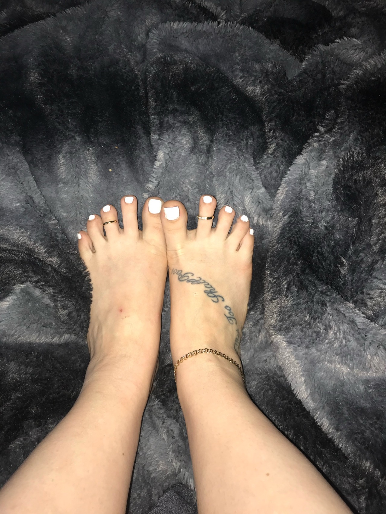 Sexy Feet Missing Summer Covering Up
