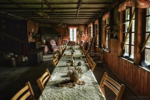 abandonedandurbex:Abandoned hunters house somewhere in the woods...