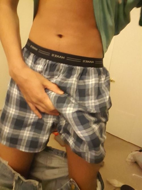 Just innocent pics of my pants and boxers ;3 what are your...