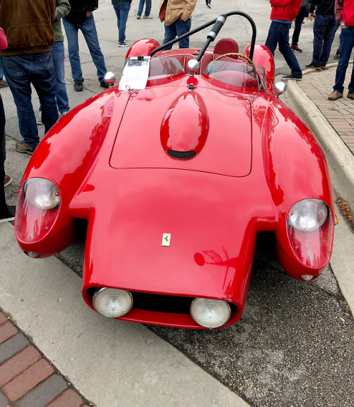 mjl-aus:rosspetersen:1958 Ferrari 250 Testa Rossa at Fuelfed...