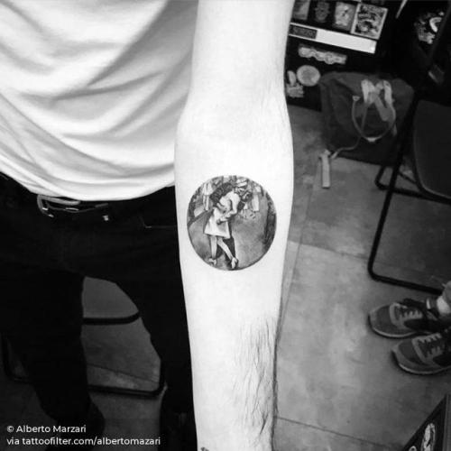 By Alberto Marzari, done at Eternal City Tattoo, Rome.... art;geometric shape;small;circle;sailor;united states of america;love;v j day in times square;ifttt;little;location;profession;tiny;new york;kiss;inner forearm;alfred eisenstaedt;patriotic;albertomazari;contemporary